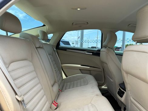 Used 2015 Ford Fusion SE FWD image 8