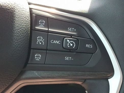 Used 2023 Jeep Grand Cherokee L Limited AWD/4WD image 24