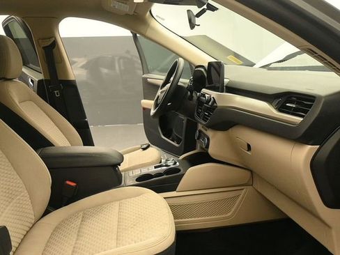 Certified 2020 Ford Escape SE image 16