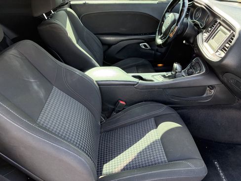 Used 2015 Dodge Challenger SXT RWD image 9