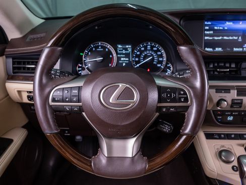 Used 2017 Lexus ES 350 w/ Luxury Package FWD image 14