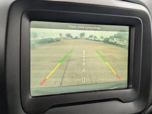 Used 2018 Jeep Renegade Altitude image 14