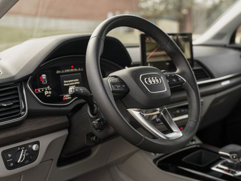 Used 2023 Audi Q5 2.0T Prestige w/ Prestige Package image 9