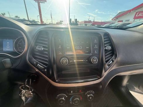 Used 2016 Jeep Cherokee Sport FWD image 20