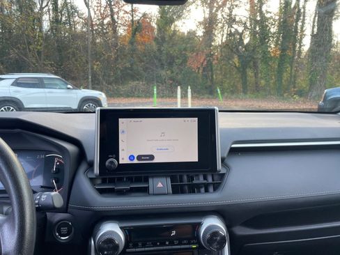 Used 2025 Toyota RAV4 XLE image 18