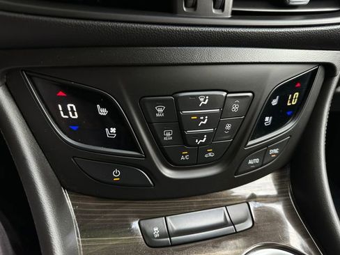 Used 2019 Buick Envision Premium w/ Driver Confidence Package image 31