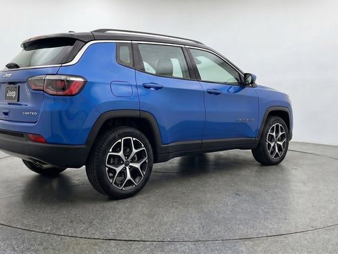 Used 2025 Jeep Compass Limited AWD/4WD image 9