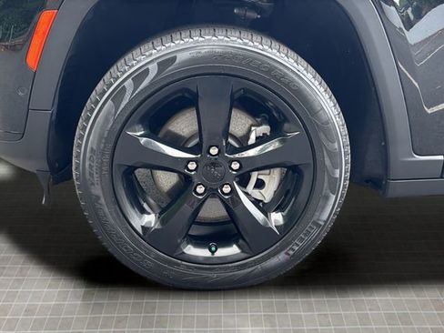 Used 2023 Jeep Grand Cherokee L Limited w/ Luxury Tech Group II image 28