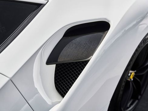 Used 2017 Ferrari 488 GTB RWD image 12