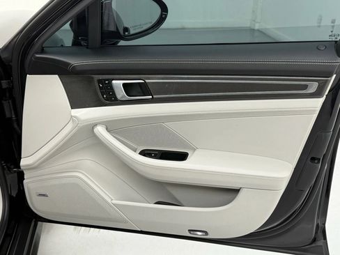 Used 2018 Porsche Panamera 4S image 25