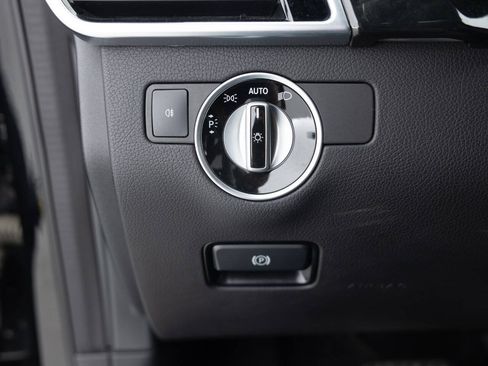 Used 2019 Mercedes-Benz GLE 400 4MATIC image 39