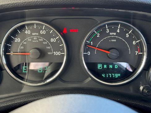 Used 2018 Jeep Wrangler Unlimited Sport w/ Connectivity Group AWD/4WD image 17