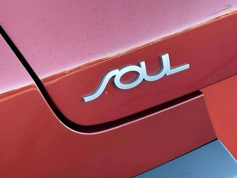 Used 2022 Kia Soul LX w/ Technology Package image 14