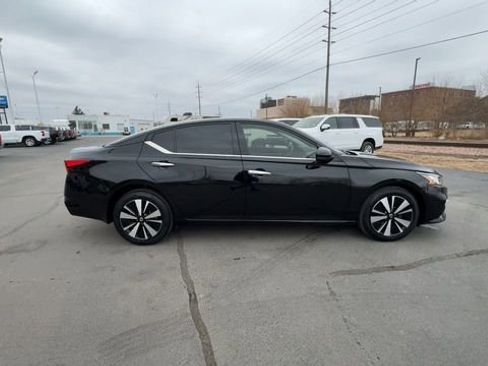 Used 2020 Nissan Altima 2.5 SV image 9