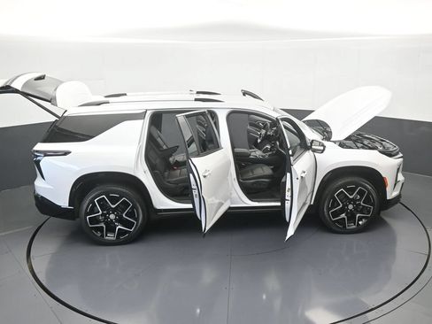 Used 2025 Chevrolet Traverse High Country FWD image 76