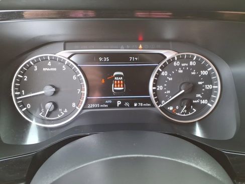 Used 2025 Nissan Pathfinder SL AWD/4WD image 19