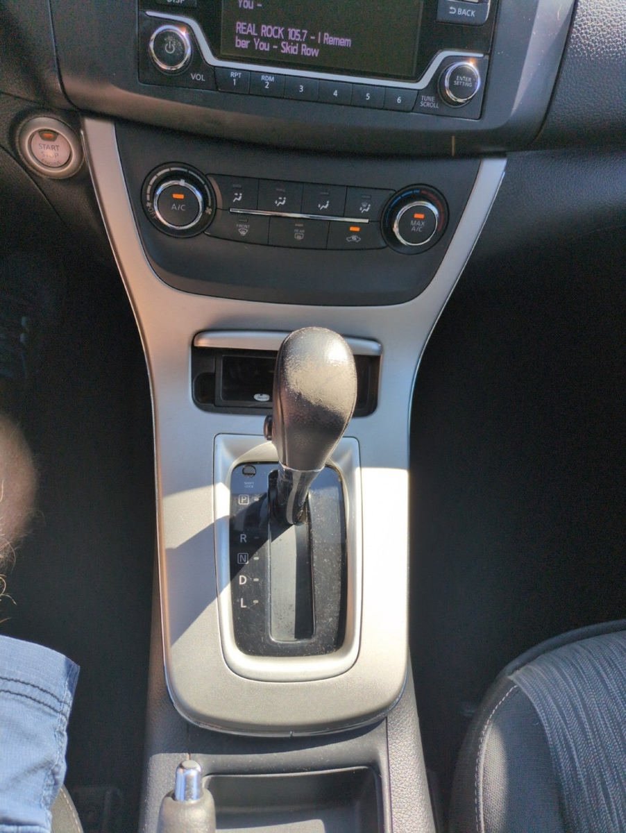 Used 2015 Nissan Sentra SV FWD image 27