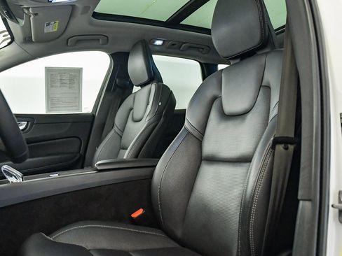 Certified 2022 Volvo XC60 B5 Inscription image 21