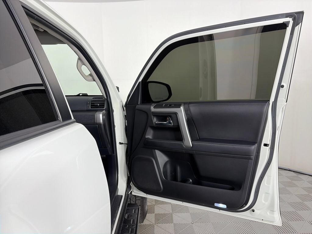 Used 2020 Toyota 4Runner 4WD image 29