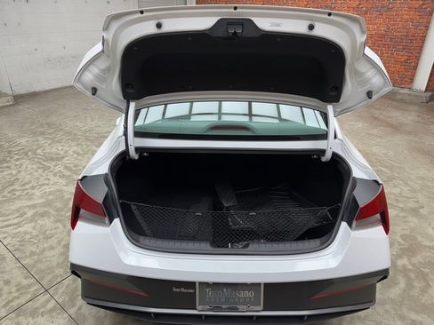 Used 2025 Hyundai Elantra SE image 26