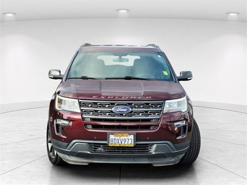 Used 2018 Ford Explorer XLT w/ Equipment Group 202A image 2