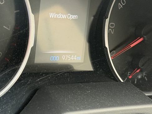 Used 2021 Toyota RAV4 LE FWD image 9