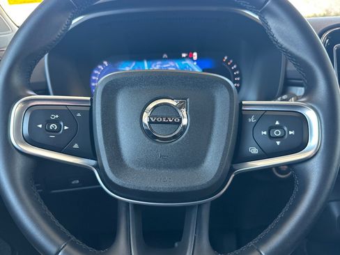 Certified 2025 Volvo XC40 B5 Plus AWD/4WD image 24