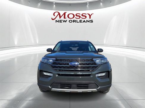 Used 2022 Ford Explorer XLT w/ Equipment Group 202A image 2