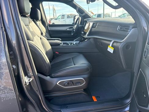 New 2026 Jeep Grand Wagoneer L 4WD image 32