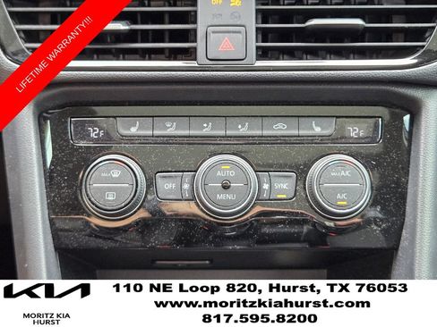 Used 2024 Volkswagen Taos SE w/ Panoramic Sunroof Package FWD image 10