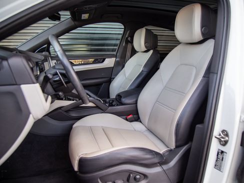 Certified 2024 Porsche Cayenne Coupe AWD/4WD image 5