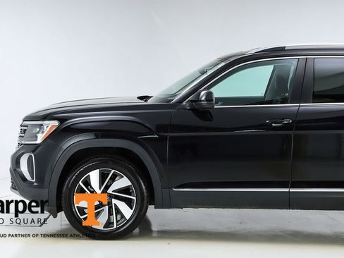 Used 2025 Volkswagen Atlas SEL AWD/4WD image 3