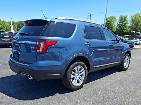 Used 2018 Ford Explorer XLT w/ Equipment Group 201A AWD/4WD image 8