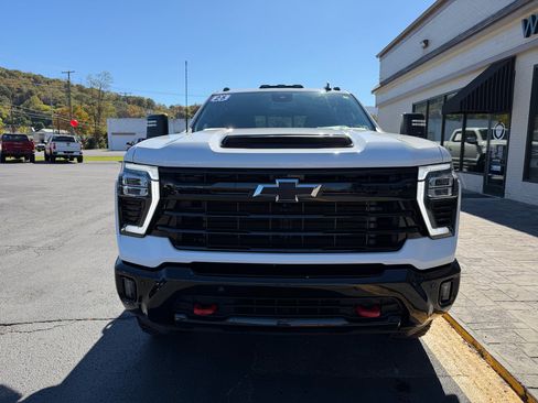 Used 2025 Chevrolet Silverado 2500 LT w/ Trail Boss Package image 7
