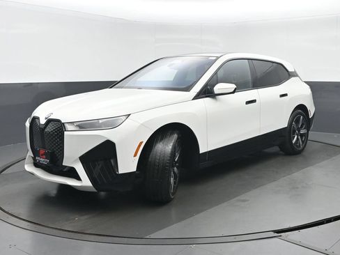 Used 2024 BMW iX xDrive50 w/ Sport Package AWD/4WD image 7
