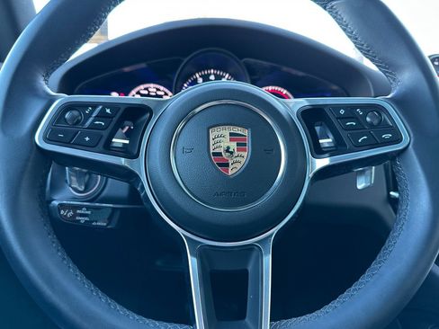 Used 2023 Porsche Cayenne Platinum Edition image 22