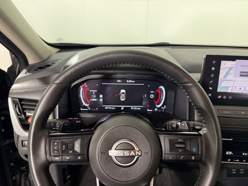 Used 2024 Nissan Rogue SL AWD/4WD image 14