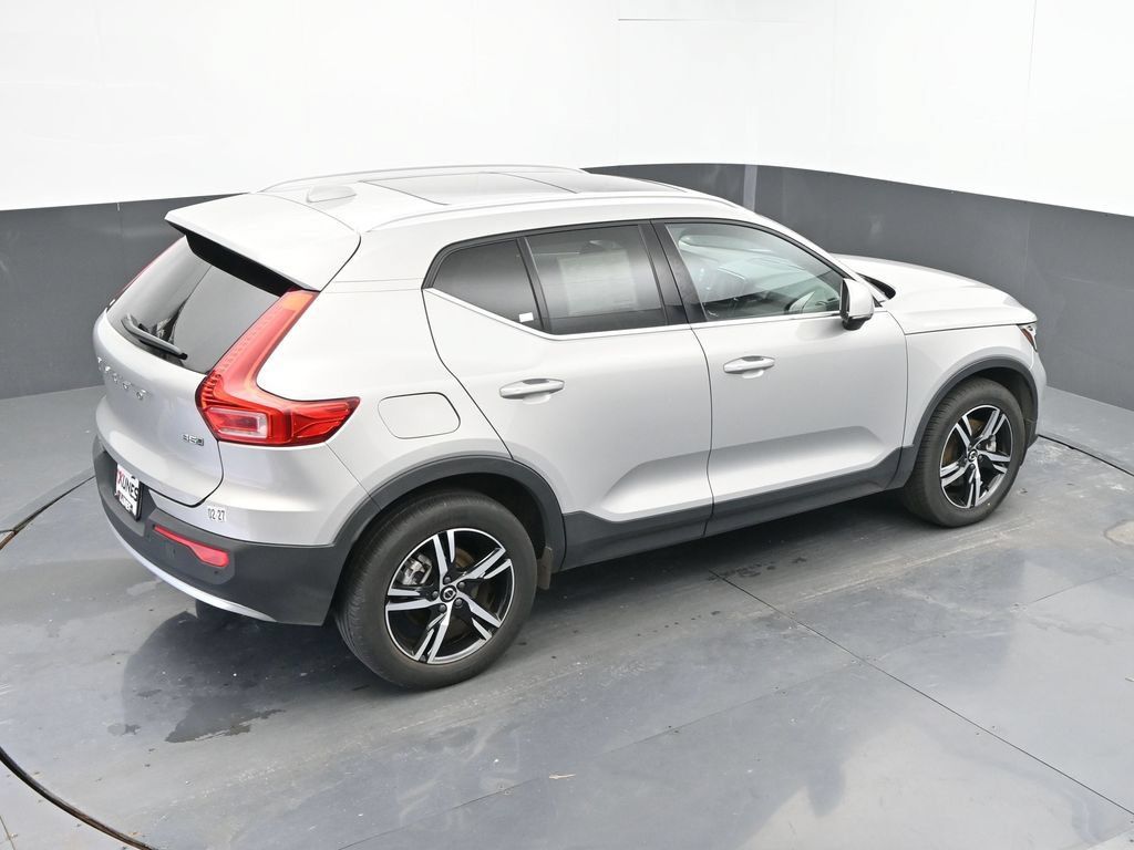 Used 2024 Volvo XC40 B5 Core AWD/4WD image 33