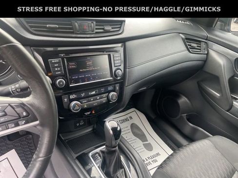 Used 2018 Nissan Rogue SV w/ Premium Package image 20
