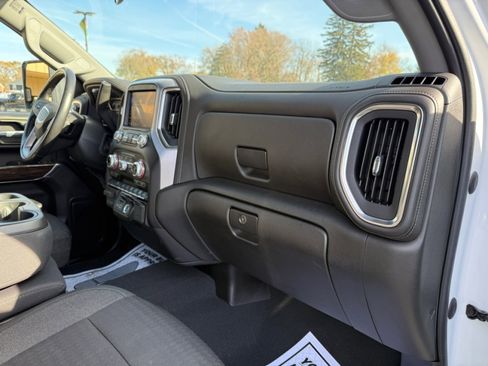 Used 2022 GMC Sierra 2500 SLE w/ SLE Value Package; image 12