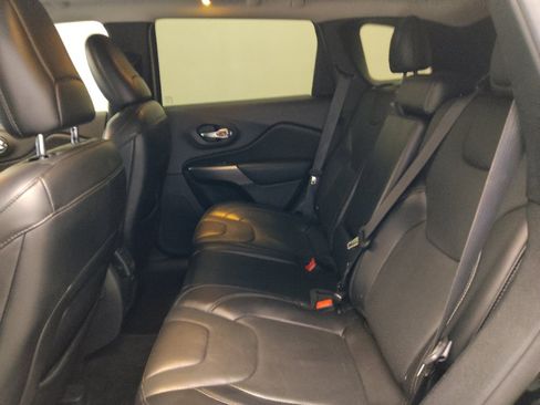 Used 2019 Jeep Cherokee Limited AWD/4WD image 18