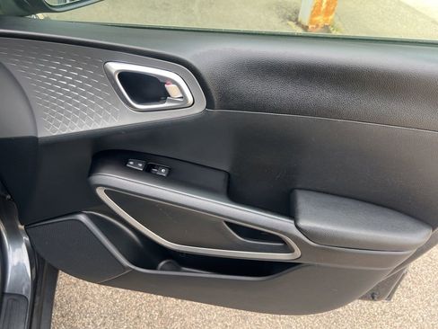 Certified 2022 Kia Soul LX w/ Technology Package FWD image 21