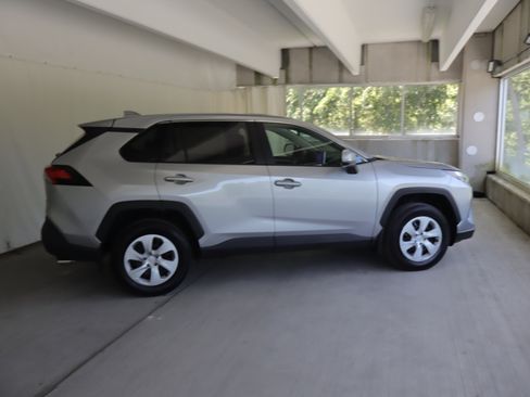 Used 2025 Toyota RAV4 LE AWD/4WD image 4