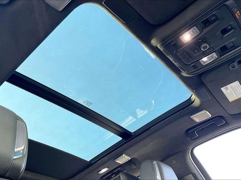 Used 2024 Cadillac Escalade ESV V w/ Heavy-Duty Trailer Package image 13