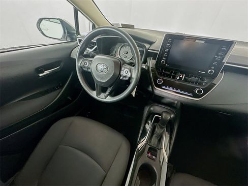 Used 2021 Toyota Corolla LE image 9