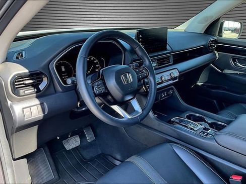 Used 2025 Honda Pilot EX-L image 16