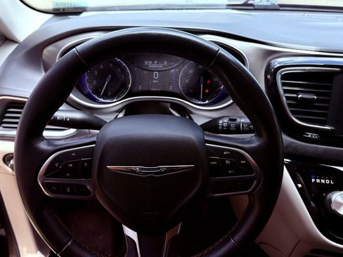 Used 2020 Chrysler Pacifica Touring-L FWD image 20