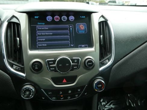 Used 2017 Chevrolet Cruze LT w/ Sun And Sound Package image 15