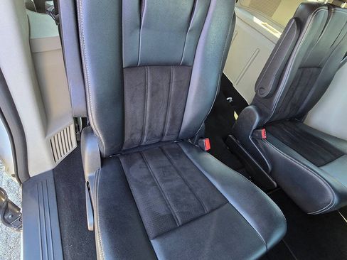 Used 2019 Dodge Grand Caravan SXT FWD image 20