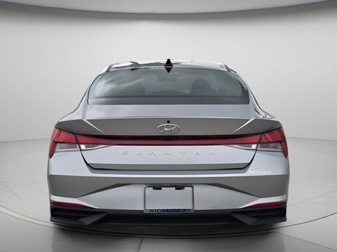 Used 2022 Hyundai Elantra SEL FWD image 6